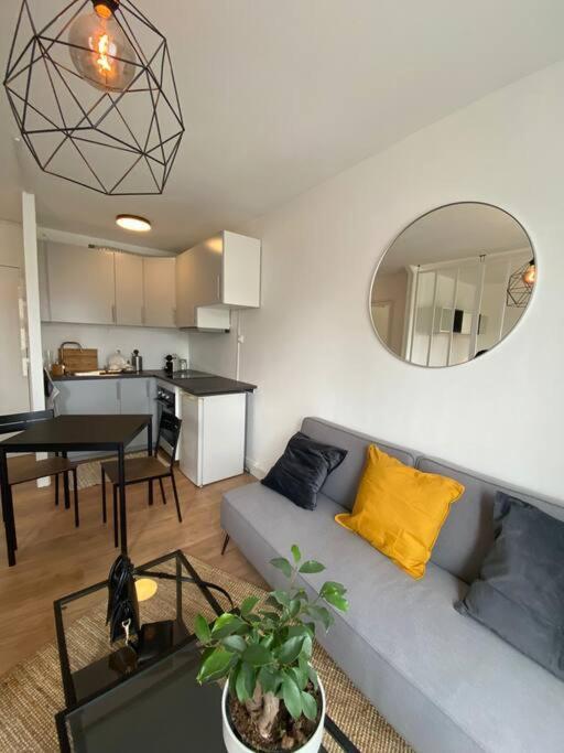 Superbe Studio Avec Parking Gratuit Sur Place Paray-Vieille-Poste Exteriör bild